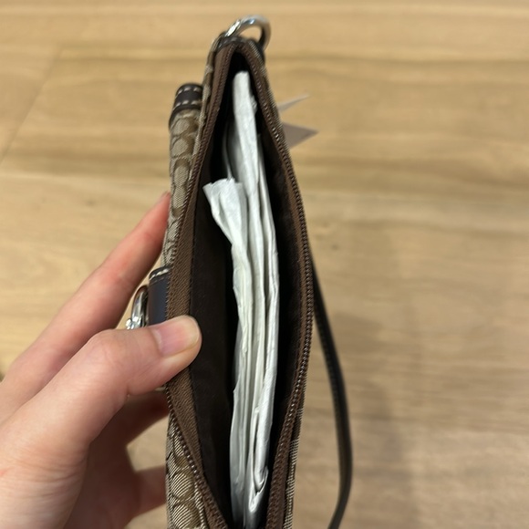 BNWT SIGNATURE COACH LARGE WRISTLET - Picture 5 of 6